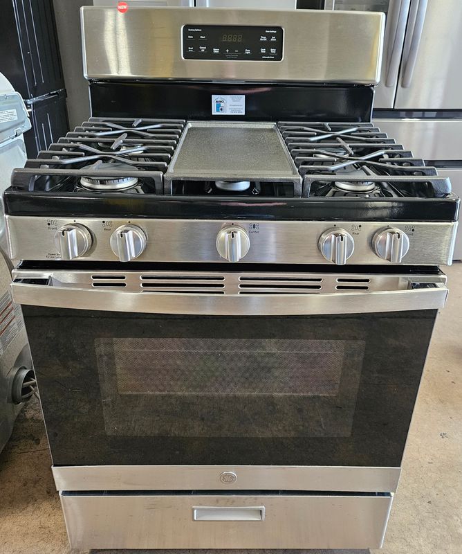 NEW! 30in GE 5-Burner Gas Range in Stainless Steel