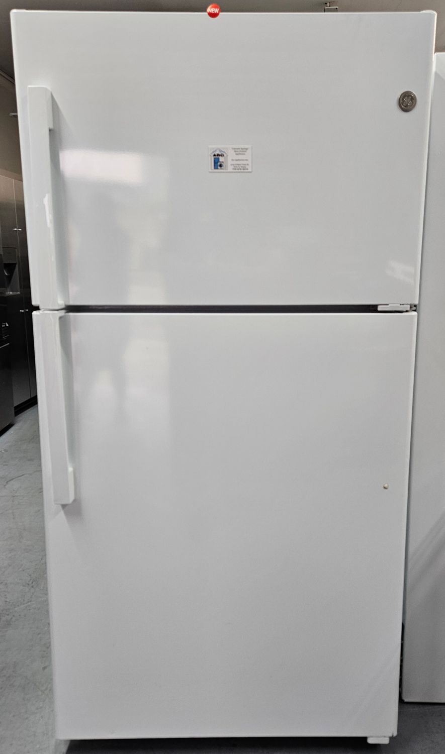 NEW! 21.9cu.ft. GE Garage-Ready Top Freezer Refrigerator in White
