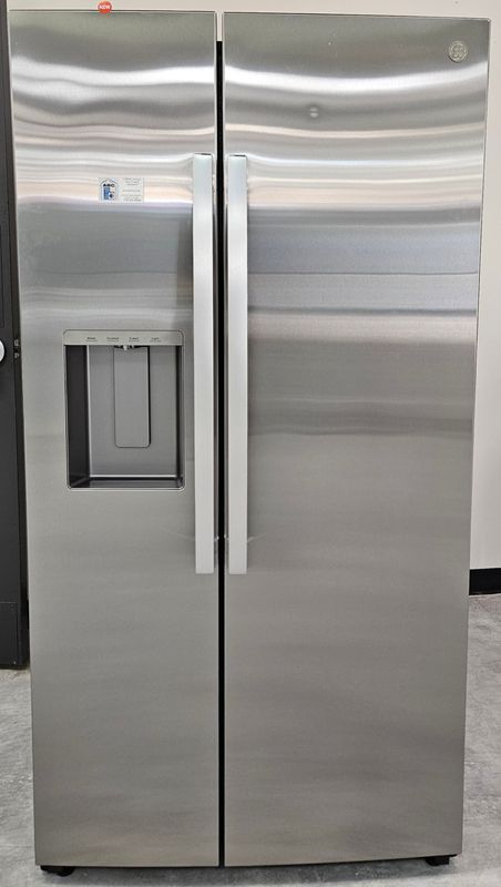 NEW! (READ AD) 27.9cu.ft. GE Side-by-Side Refrigerator in Stainless Steel