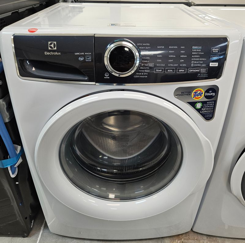NEW! Electrolux 300 Series Front Load Washer (4.4cu.ft.)