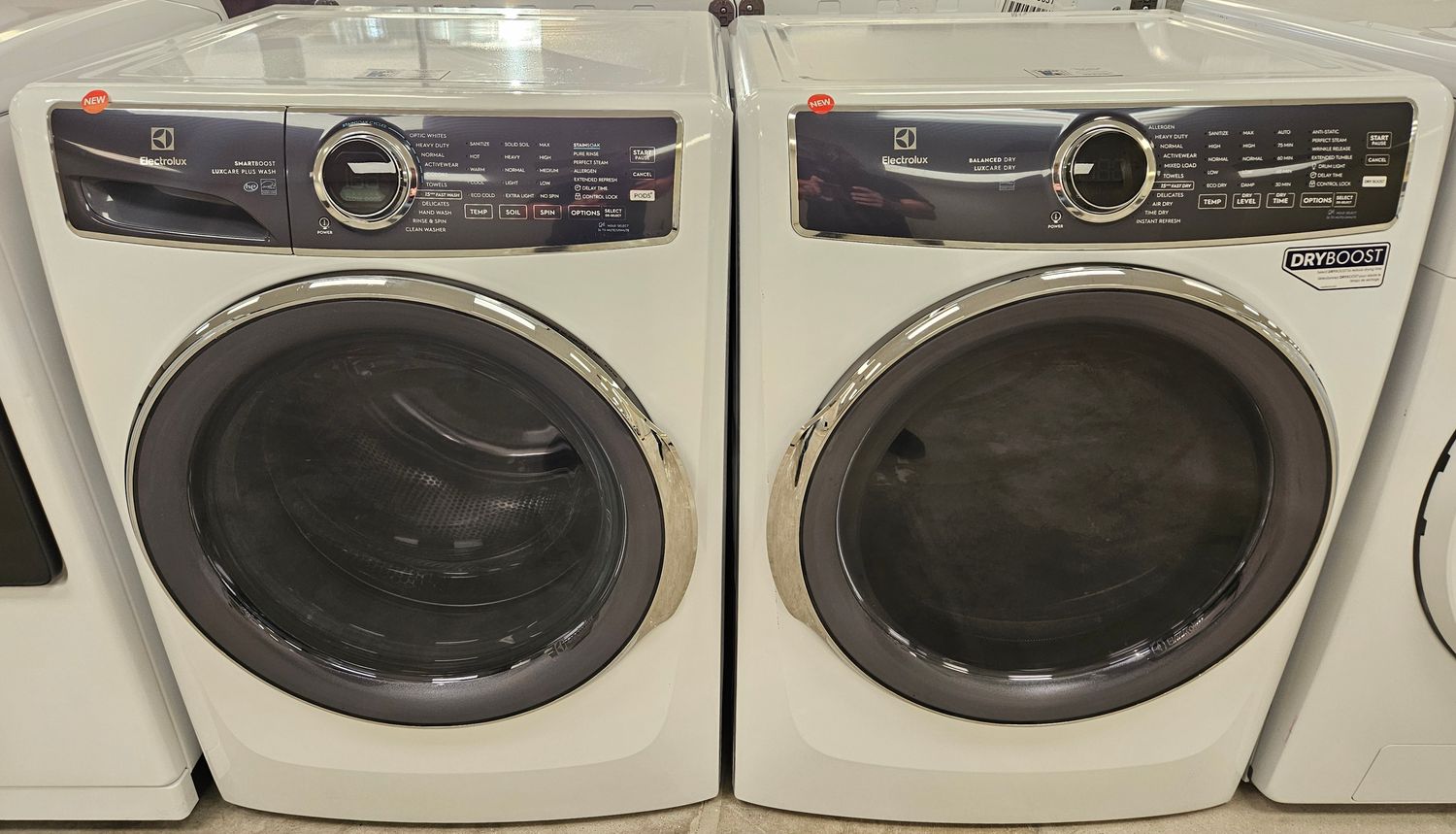 NEW! Electrolux Front Load Washer (4.5cu.ft.) &amp; Large Capacity Electric Dryer (8.0cu.ft.)