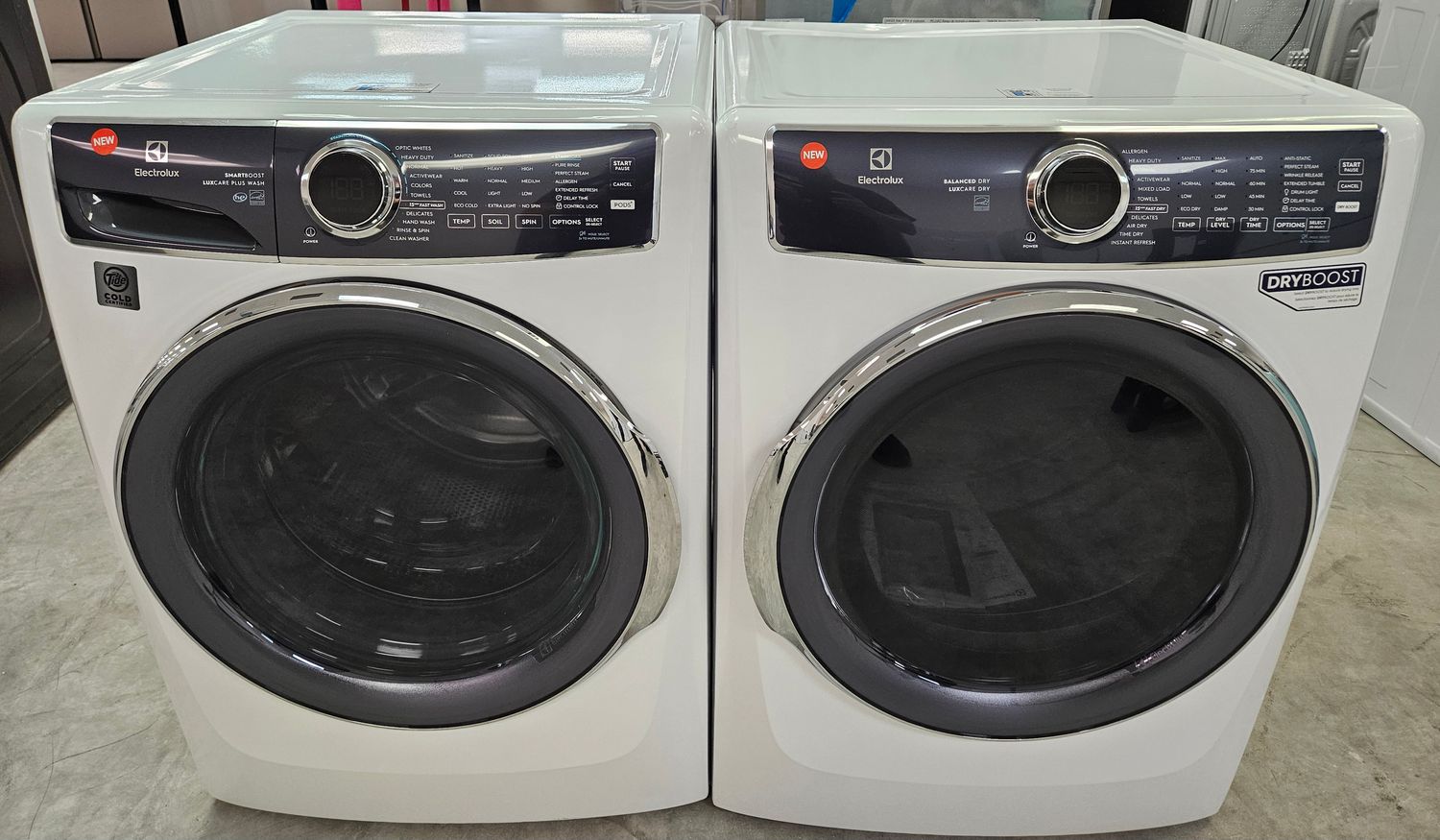 NEW! Electrolux Front Load Washer (4.5cu.ft.) &amp; Large Capacity Electric Dryer (8.0cu.ft.)