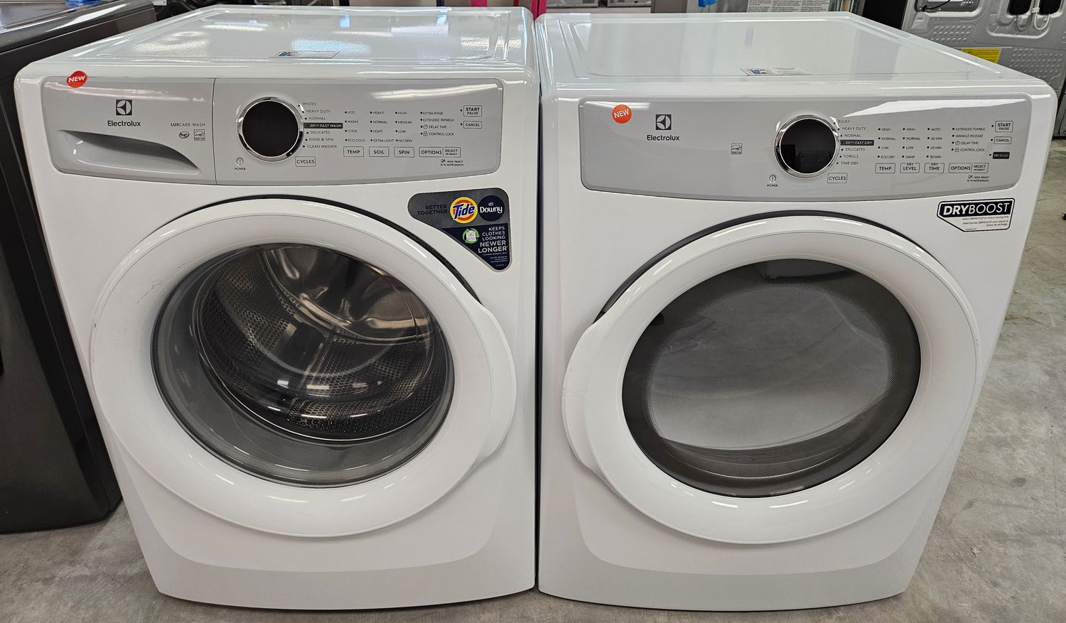 NEW! Electrolux 300 Series Front Load Washer (4.4cu.ft.) &amp; Large Capacity Electric Dryer (8.0cu.ft.)