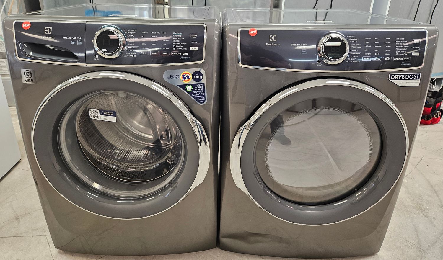 NEW! Electrolux 500 Series Front Load Washer (4.5cu.ft.) &amp; Large Capacity Electric Dryer (8.0cu.ft.)