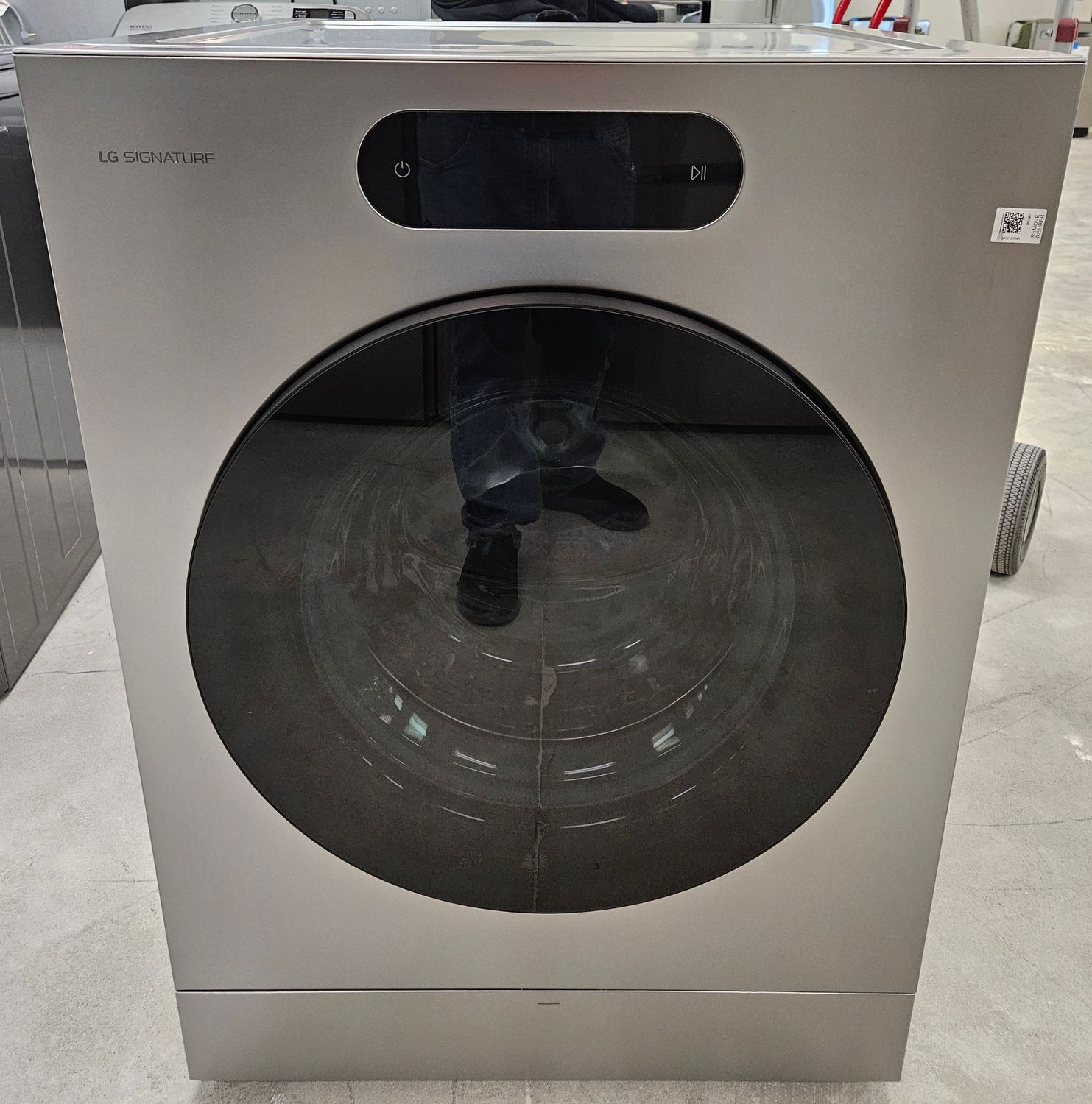 NEW! LG Signature Front Load Washer (5.8cu.ft.)