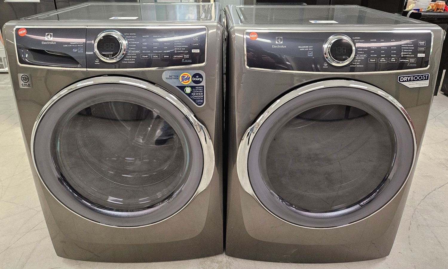 NEW! Electrolux Front Load Washer (4.5cu.ft.) &amp; Large Capacity Electric Dryer (8.0cu.ft.)