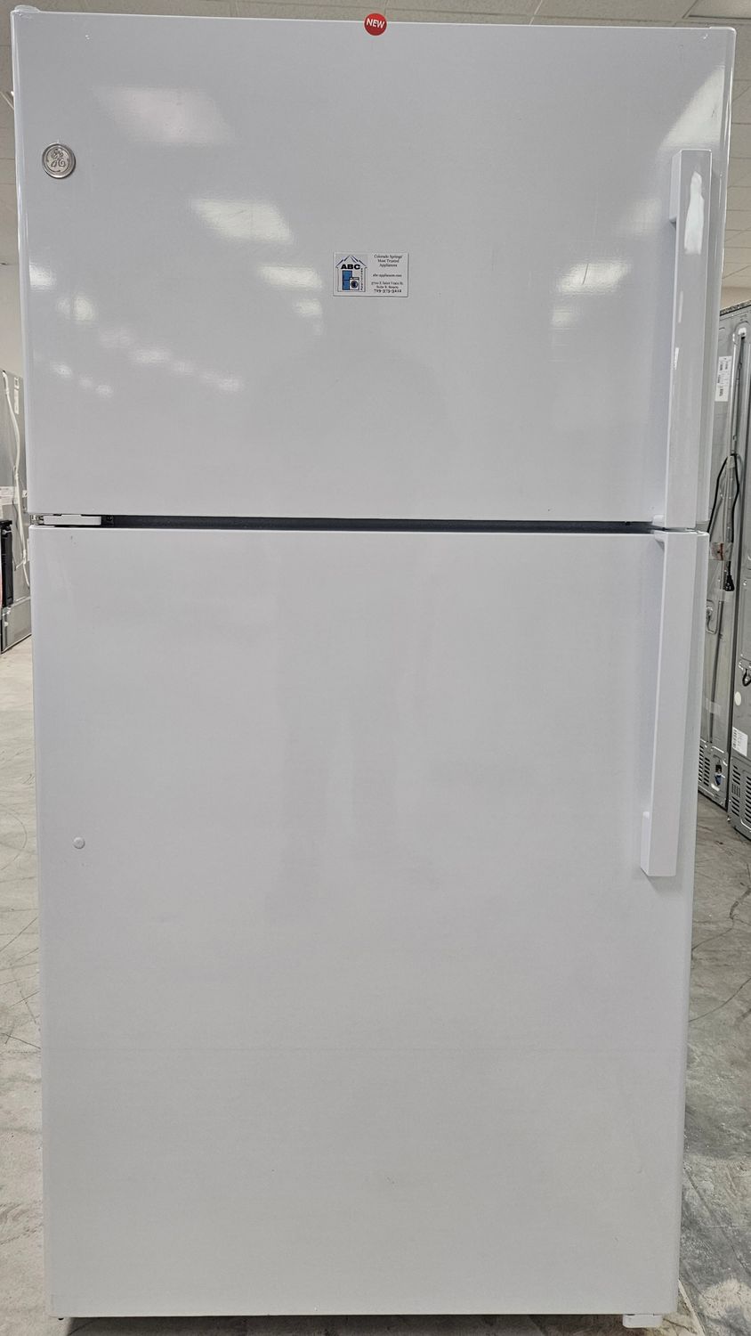 NEW! 21.9cu.ft. GE Garage-Ready Top Freezer Refrigerator in White