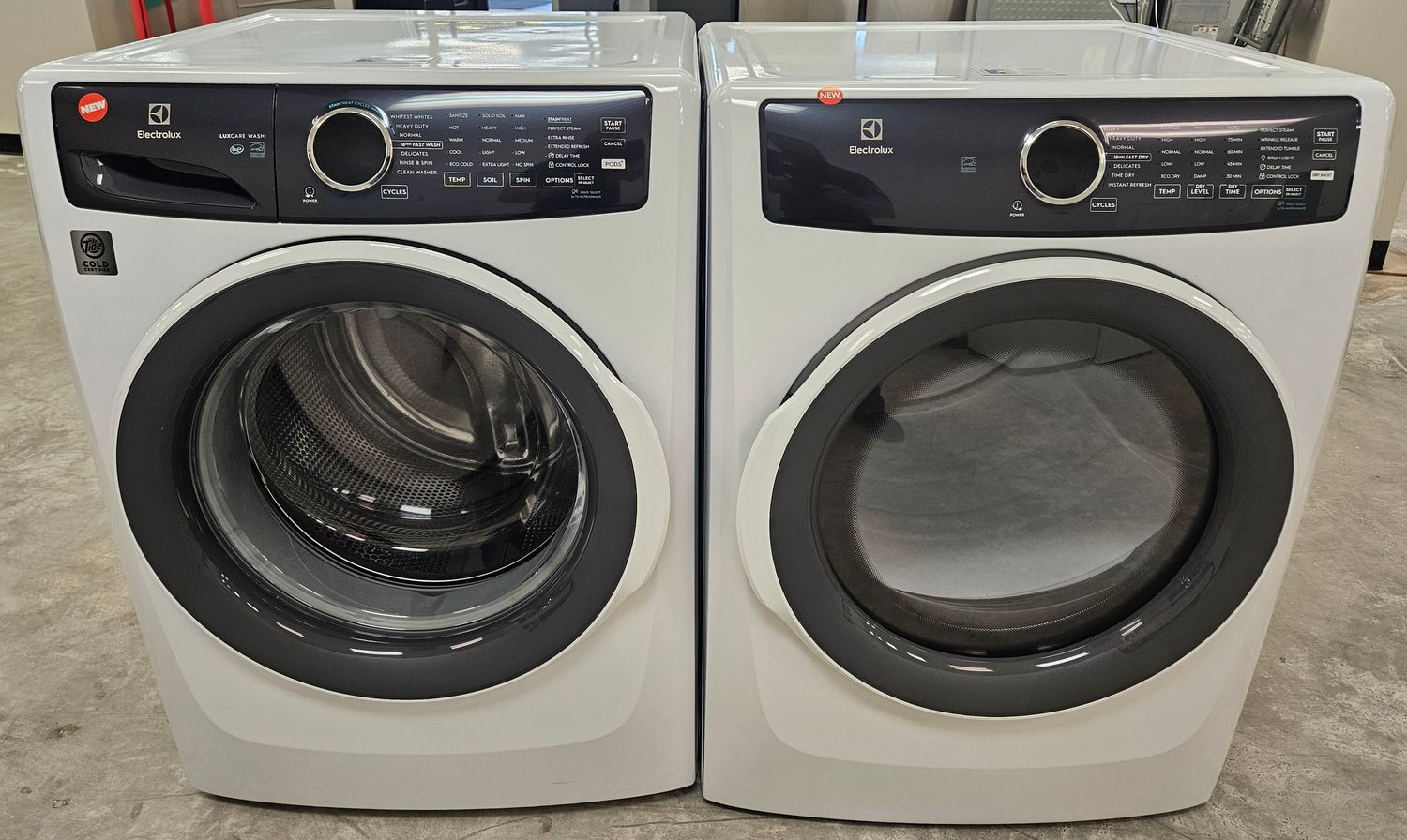 NEW! Electrolux 400 Series Front Load Washer (4.5cu.ft.) &amp; Large Capacity Electric Dryer (8.0cu.ft.)