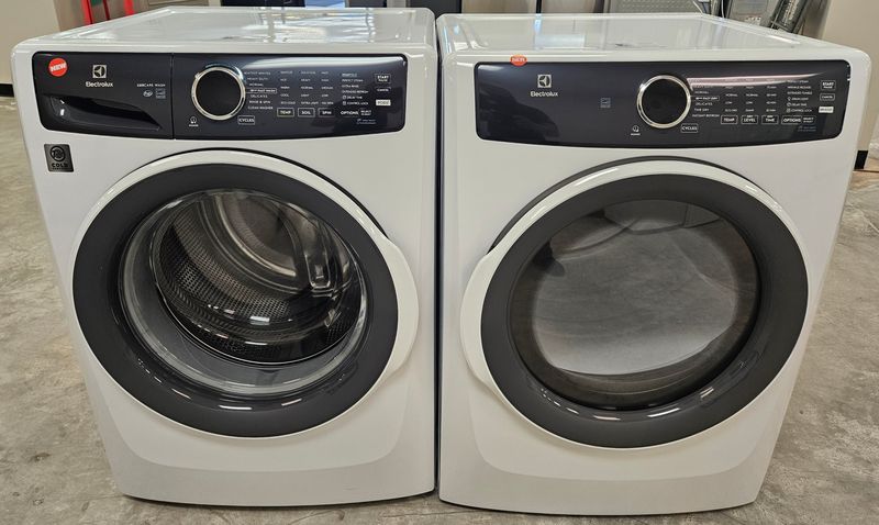 NEW! Electrolux 400 Series Front Load Washer (4.5cu.ft.) &amp; Large Capacity Electric Dryer (8.0cu.ft.)