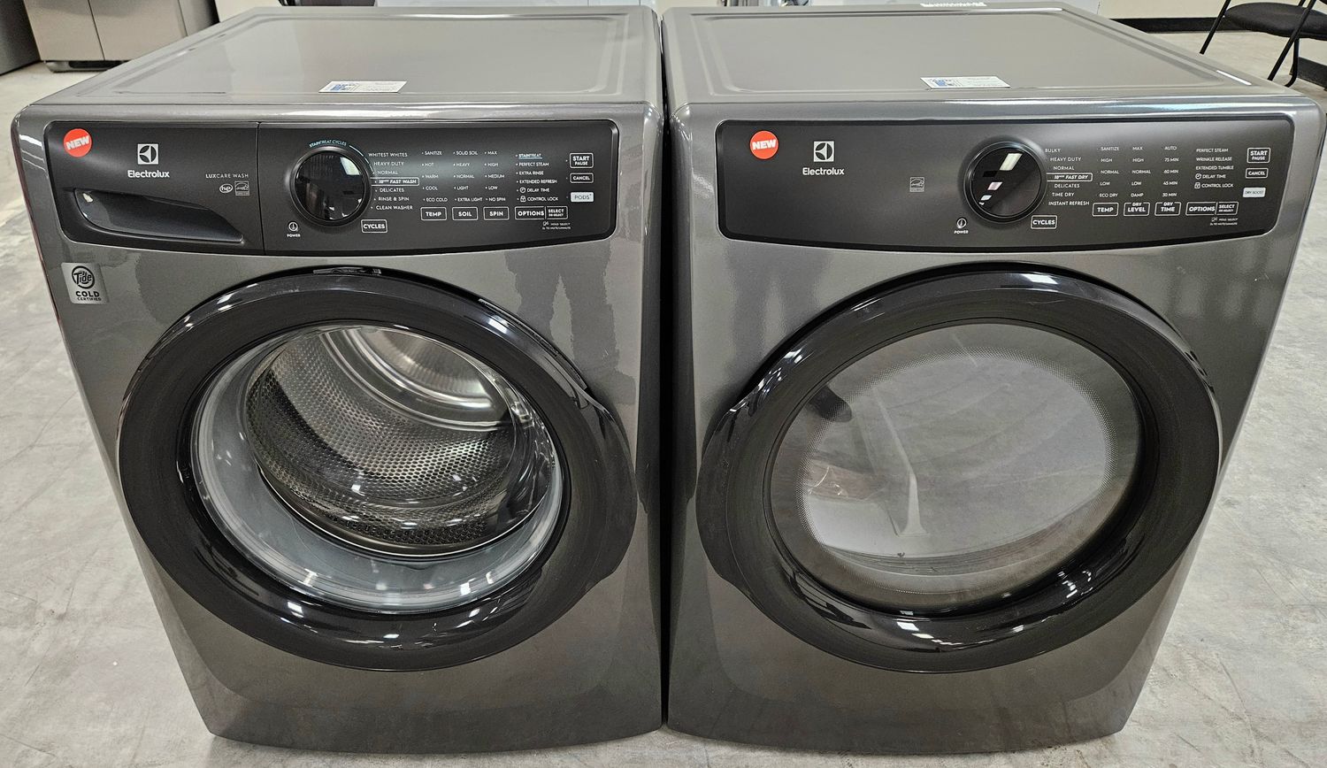 NEW! Electrolux 400 Series Front Load Washer (4.5cu.ft.) &amp; Large Capacity Electric Dryer (8.0cu.ft.)