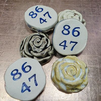 8647