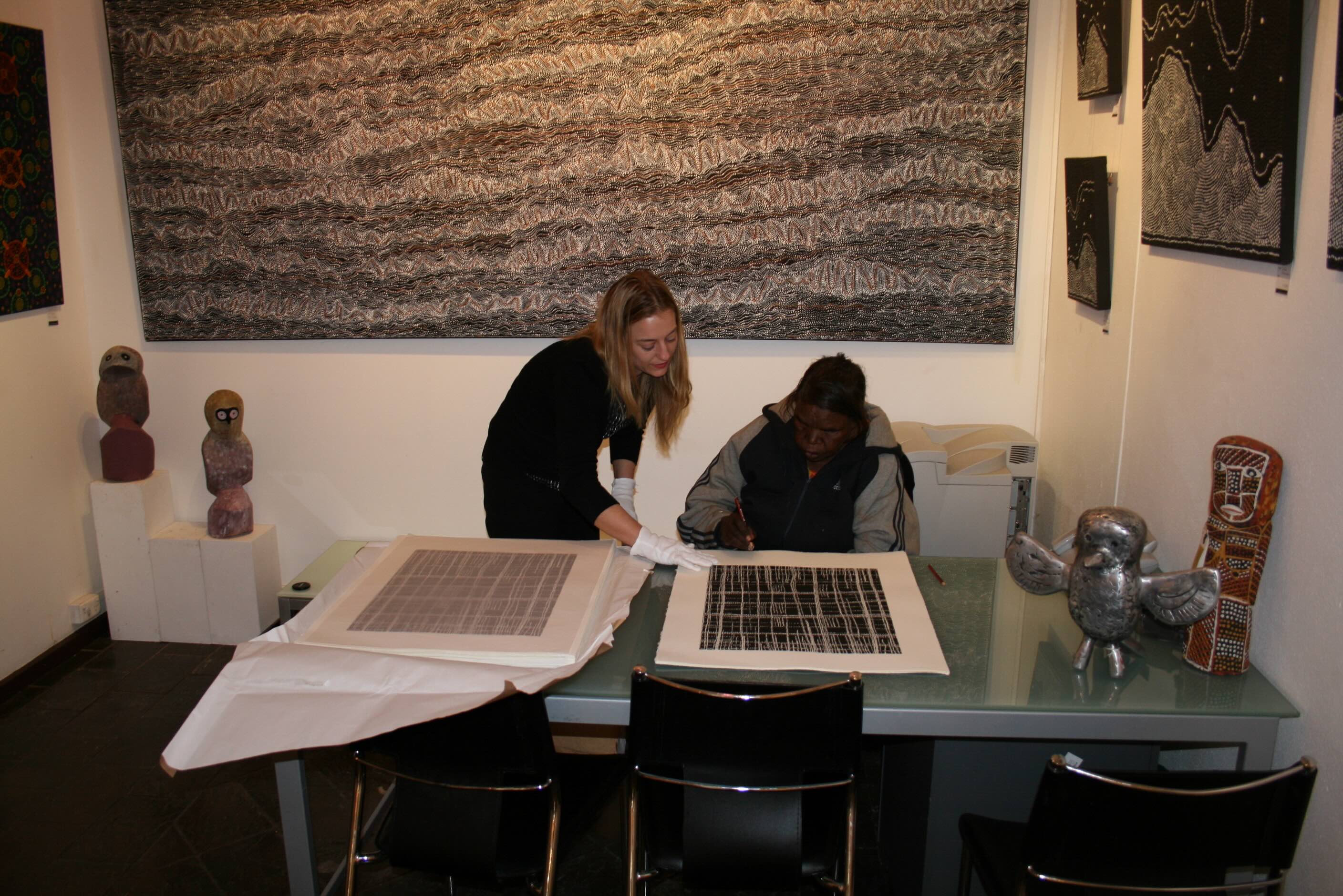 Salt on Mina Mina 2008 etching by Dorothy Napangardi DN-25