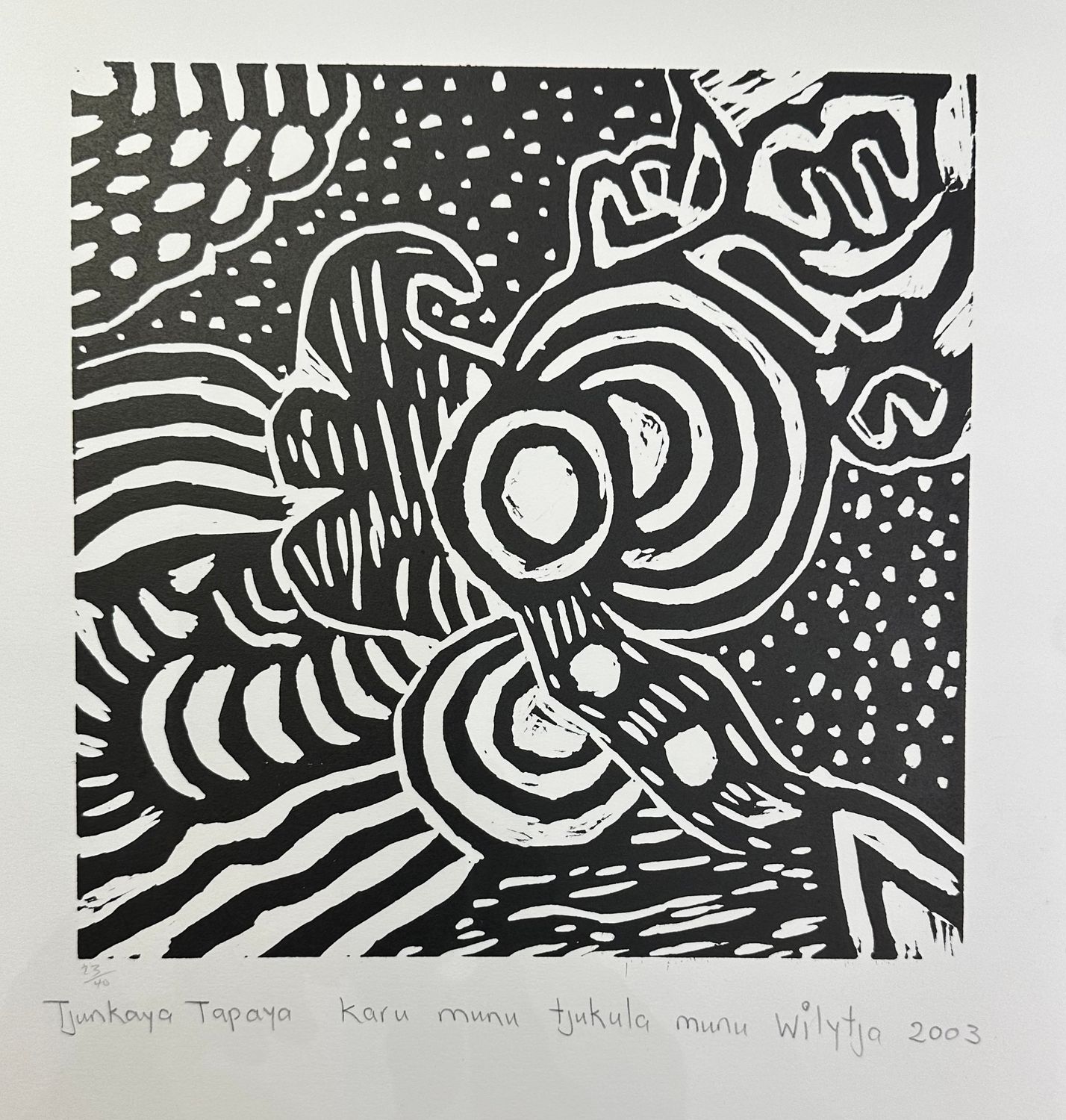 Tjungkaya Tapaya OAM, Karu Munu, 2003 Linocut