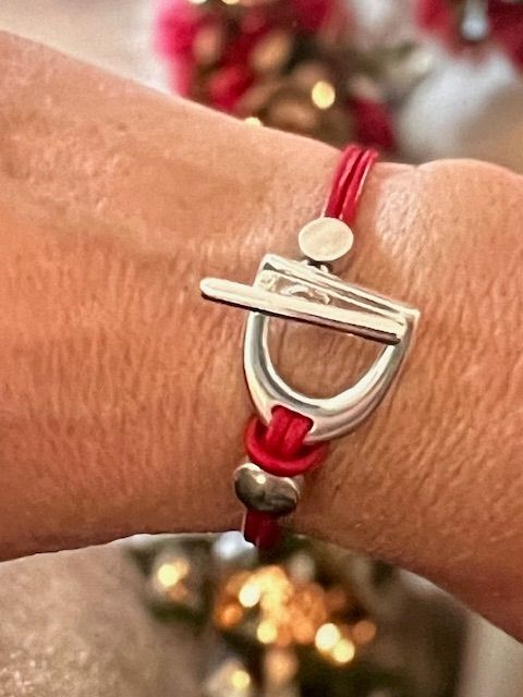 bracelet étrier avec cuir rouge