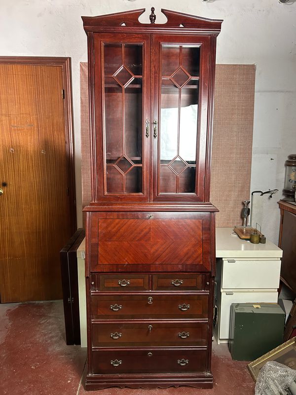 Buró secreter con vitrina