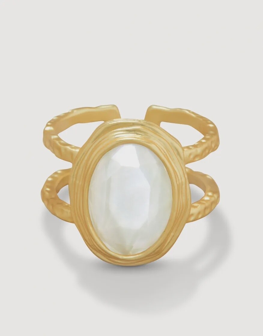 Sand Bar Treasure Ring S/M 6/7 Mother-of-Pearl