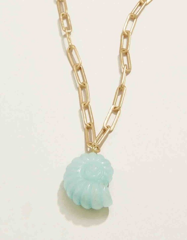 Carved Moon Shell Necklace 18&quot; Jade