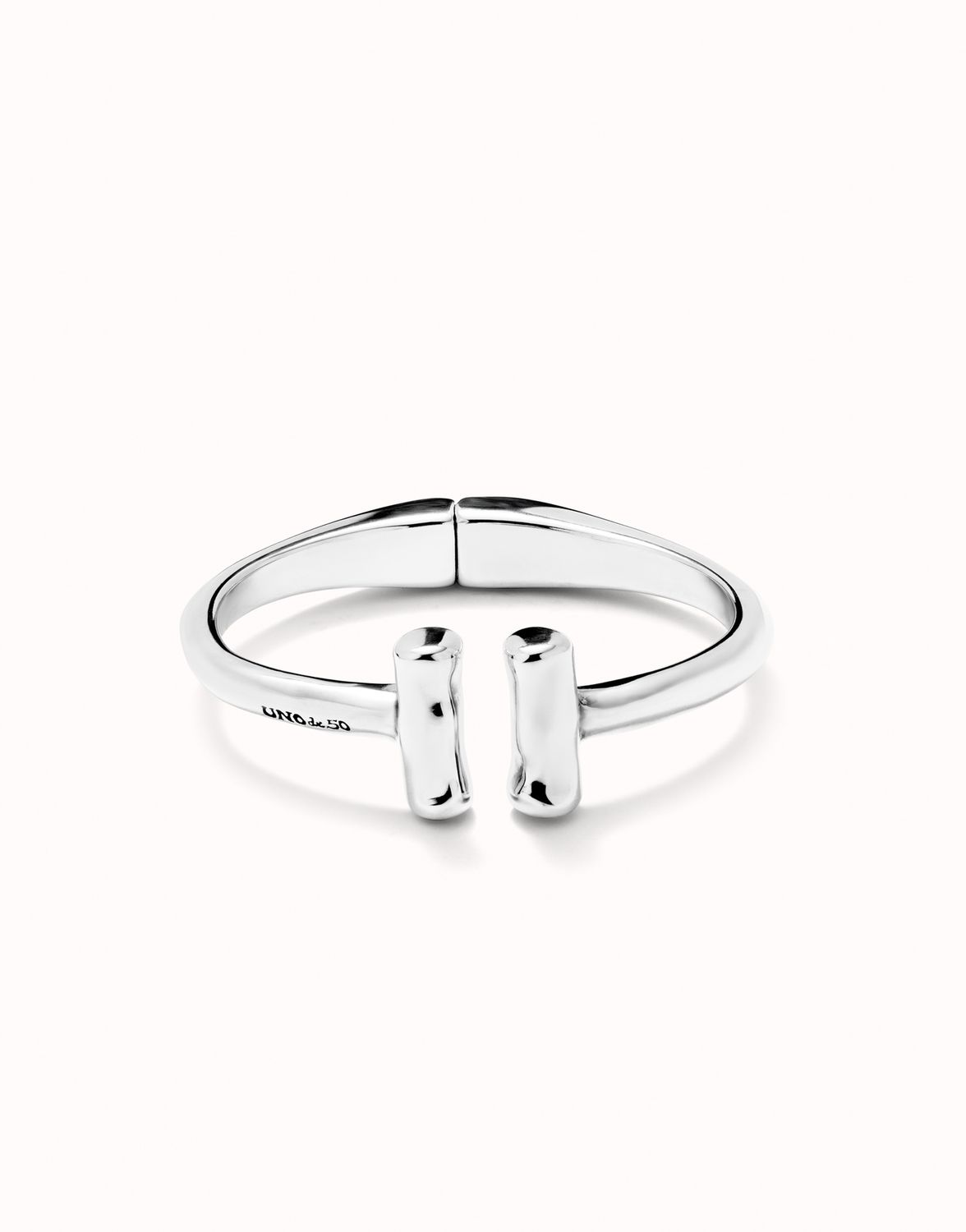 Ser Natural Hinged Bracelet