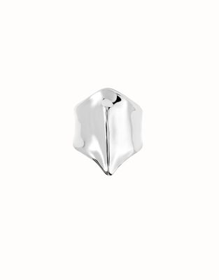 Uno de 50 manta ray ring in 18k gold-plated finish, displayed against a neutral studio background