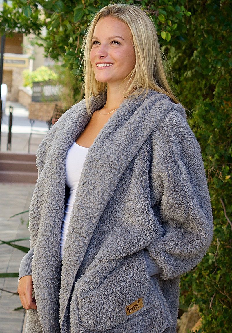 Nordic Beach - Grey Kitten