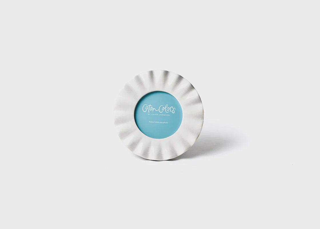Signature White Ruffle Round Frame