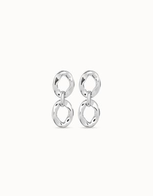 Pair of Uno de 50 Joyful two-link silver earrings with handcrafted metalwork detail on neutral background