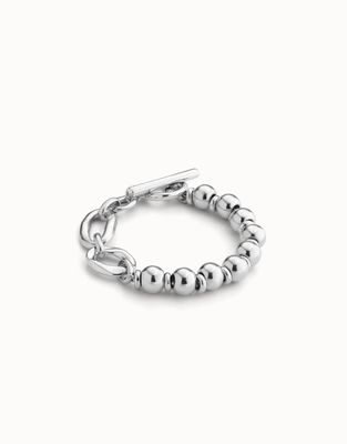 Silver beaded bracelet from Uno de 50 with ring and bar clasp closure worn in a lifestyle setting