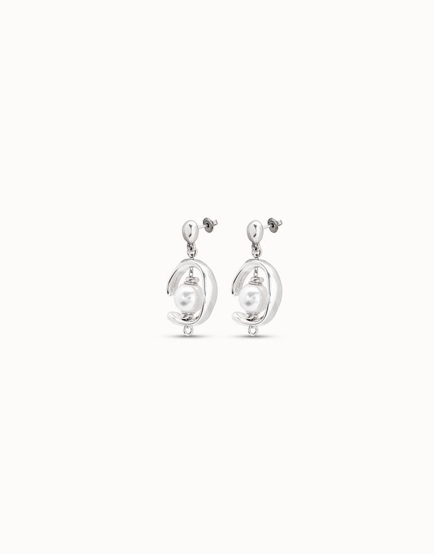 Silver-plated hoop earrings with pearl accent from Uno de 50 Inorbit collection, worn in a lifestyle setting