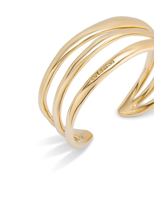 Uno de 50 Electrik triple rigid bracelet in 18K gold plating worn on wrist in lifestyle setting