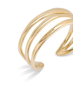 Uno de 50 Electrik triple rigid bracelet in 18K gold plating worn on wrist in lifestyle setting