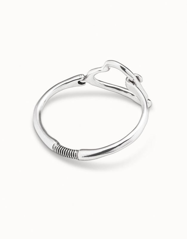 Uno de 50 Heartbeats silver-plated bracelet worn on wrist in lifestyle setting, showing textured heartbeat pattern design