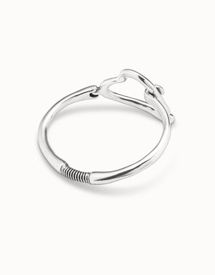 Uno de 50 Heartbeats silver-plated bracelet worn on wrist in lifestyle setting, showing textured heartbeat pattern design