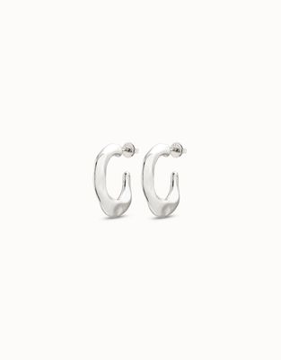 Uno de 50 Nimbo silver-plated artisan earrings displayed against a neutral background, showcasing the sculptural metalwork design