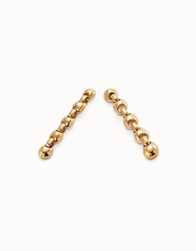 Uno de 50 Ser Intrepida drop earrings in 18k gold-plated bead link design worn in a lifestyle setting