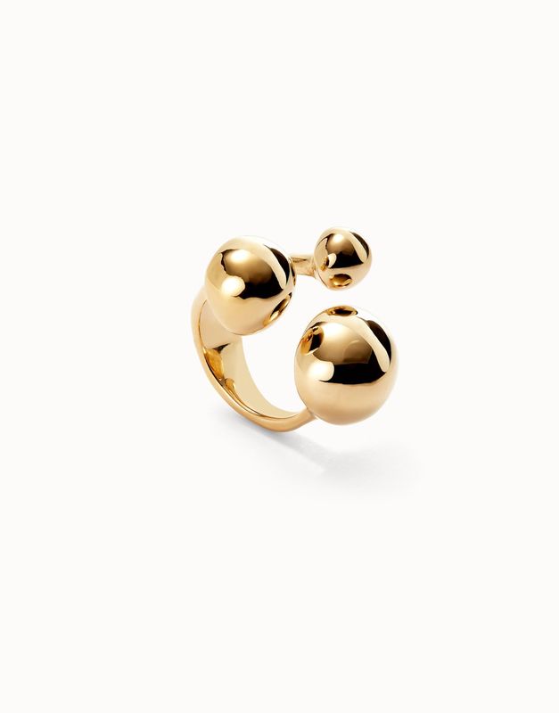 Uno de 50 bubble bead ring in 18k gold plating worn on a hand, showing the textured spherical beads in a lifestyle setting