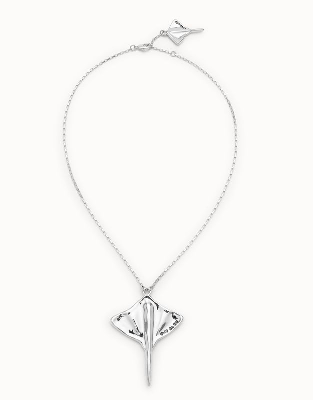 Ser Majestuosa Short Chain Pendant with Manta Ray Necklace