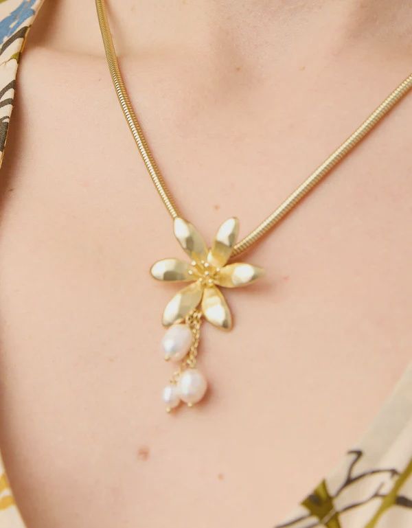 River Lily Necklace 18" Pearl