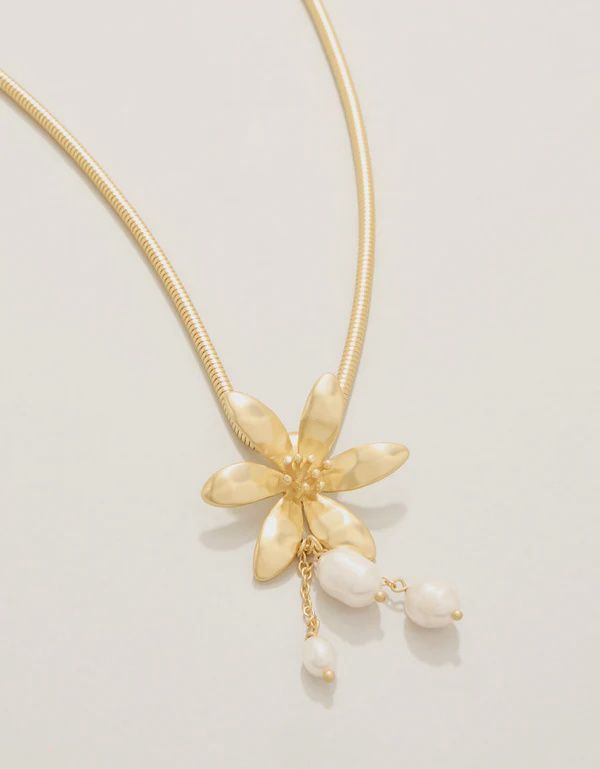 River Lily Necklace 18" Pearl