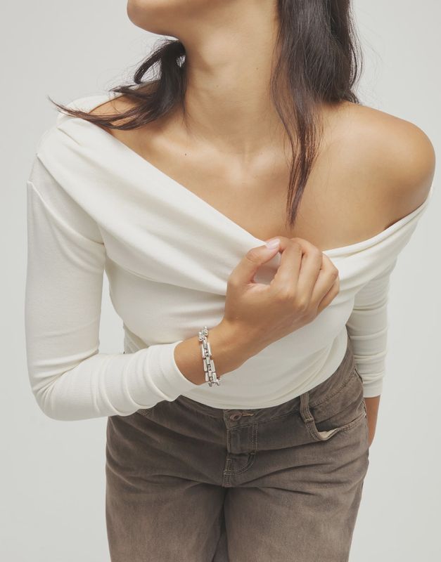 Handmade square links chain bracelet from Uno de 50 Beat Collection worn on wrist in lifestyle setting