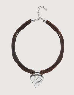 Handmade leather and silk heart necklace from Uno de 50's Beat Collection, displayed on a neutral studio background
