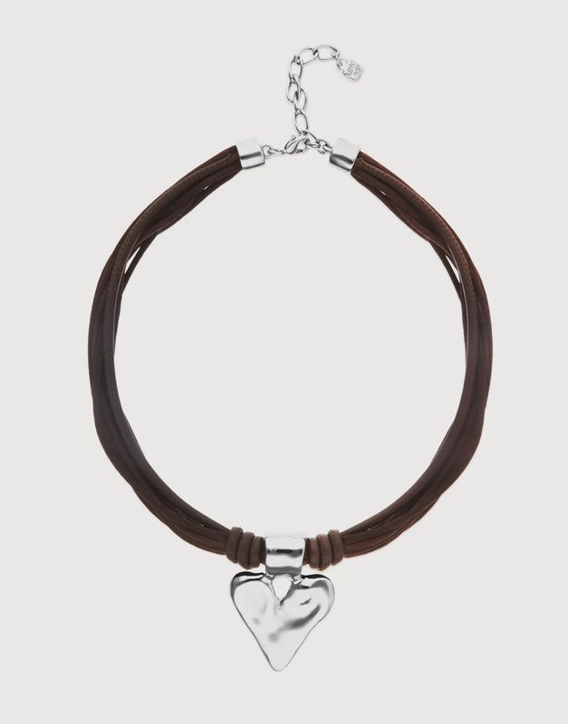 Handmade leather and silk heart necklace from Uno de 50's Beat Collection, displayed on a neutral studio background