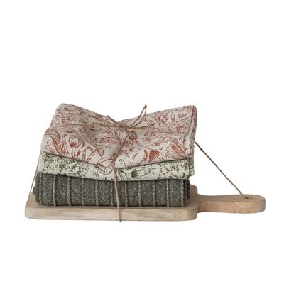 Tea Towels &amp; Mango Wood Cheese/Serving Board