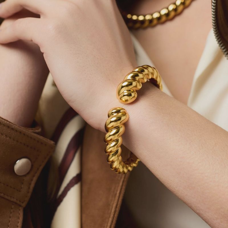 Julie Vos Ravello Cuff