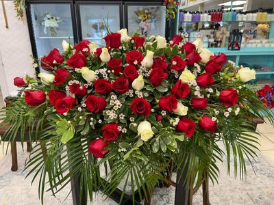 ROSES CASKET SPRAY (TO CHANGE COLOR PLEASE CALL)