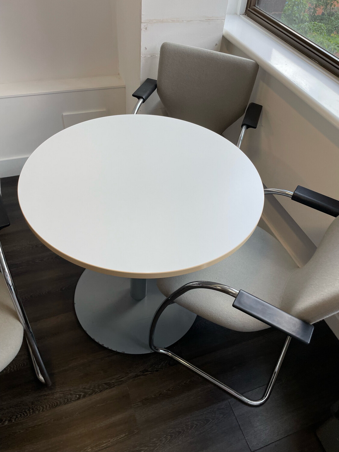 Round Table