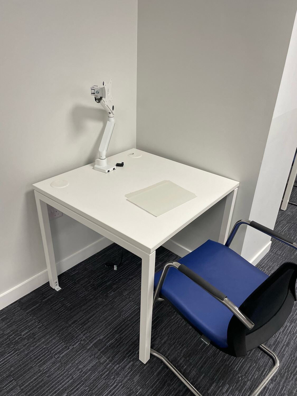Desk 1m x 1m With Monitor Arm