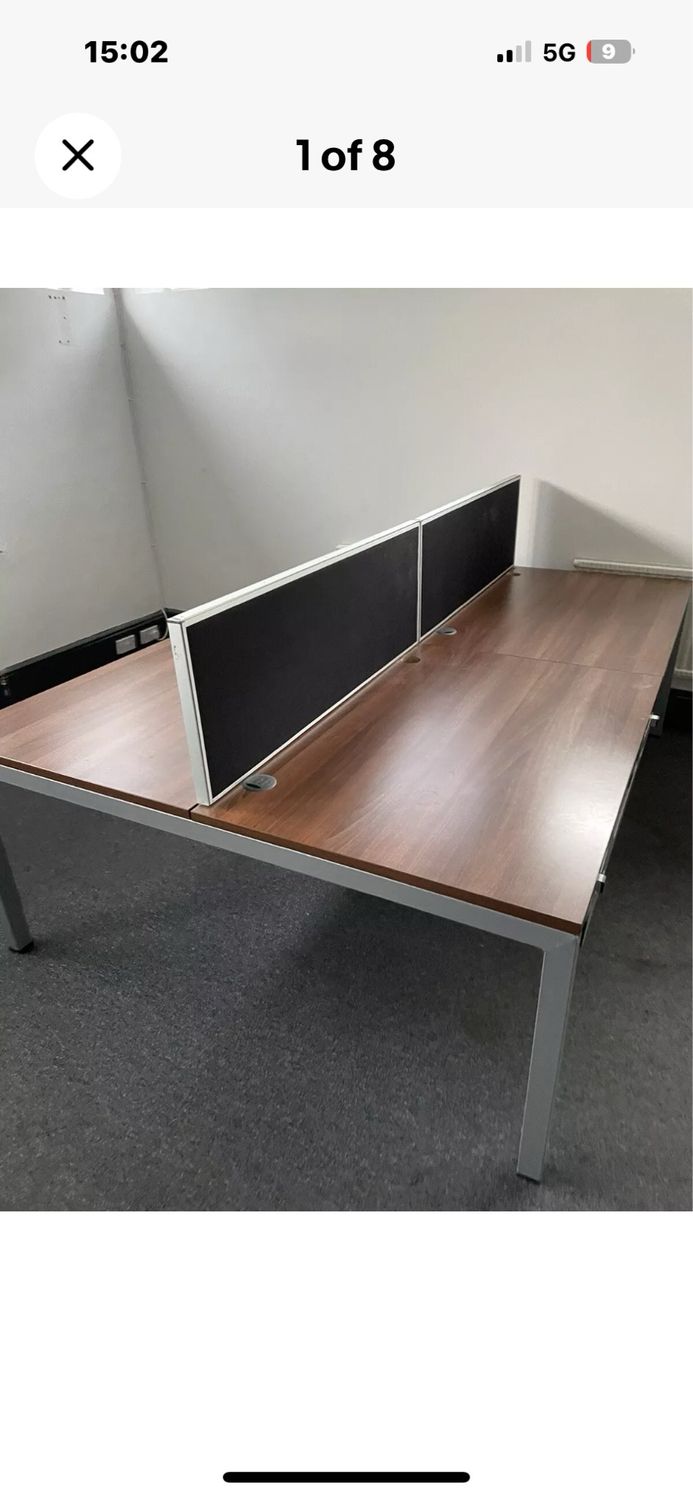 Pod Of 4 Desks With Partitions