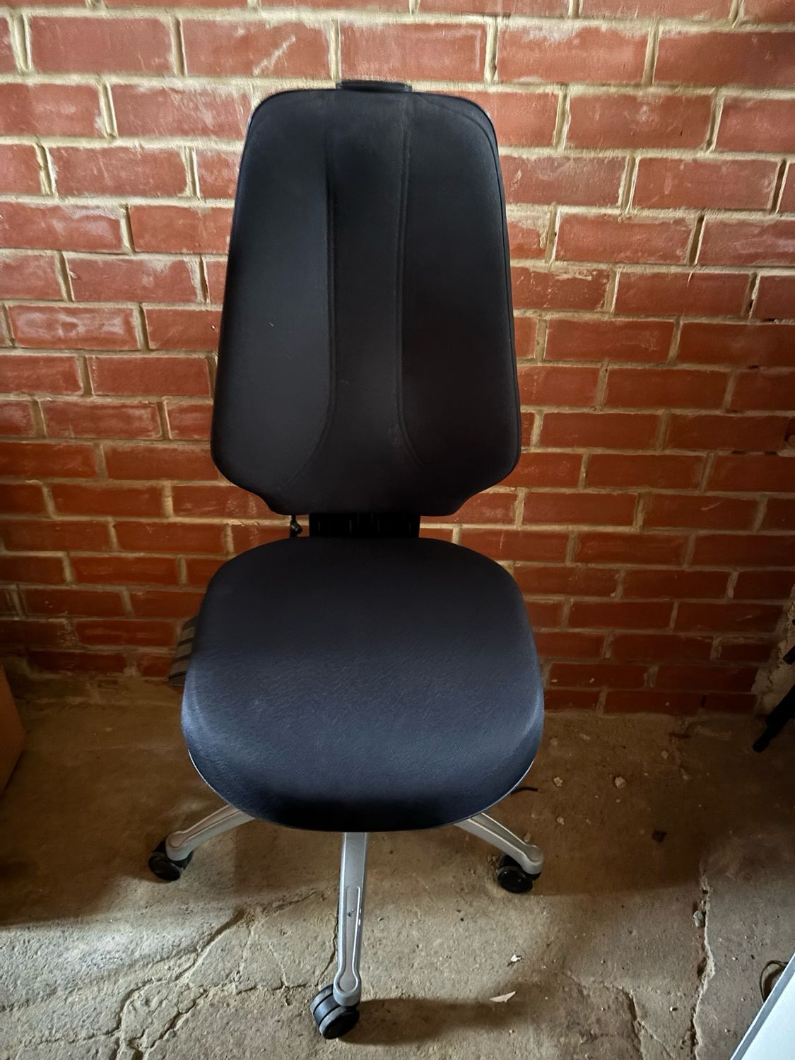 RH Logic 300 Ergonomic Office Chair – Black (No Arms, Good Condition)