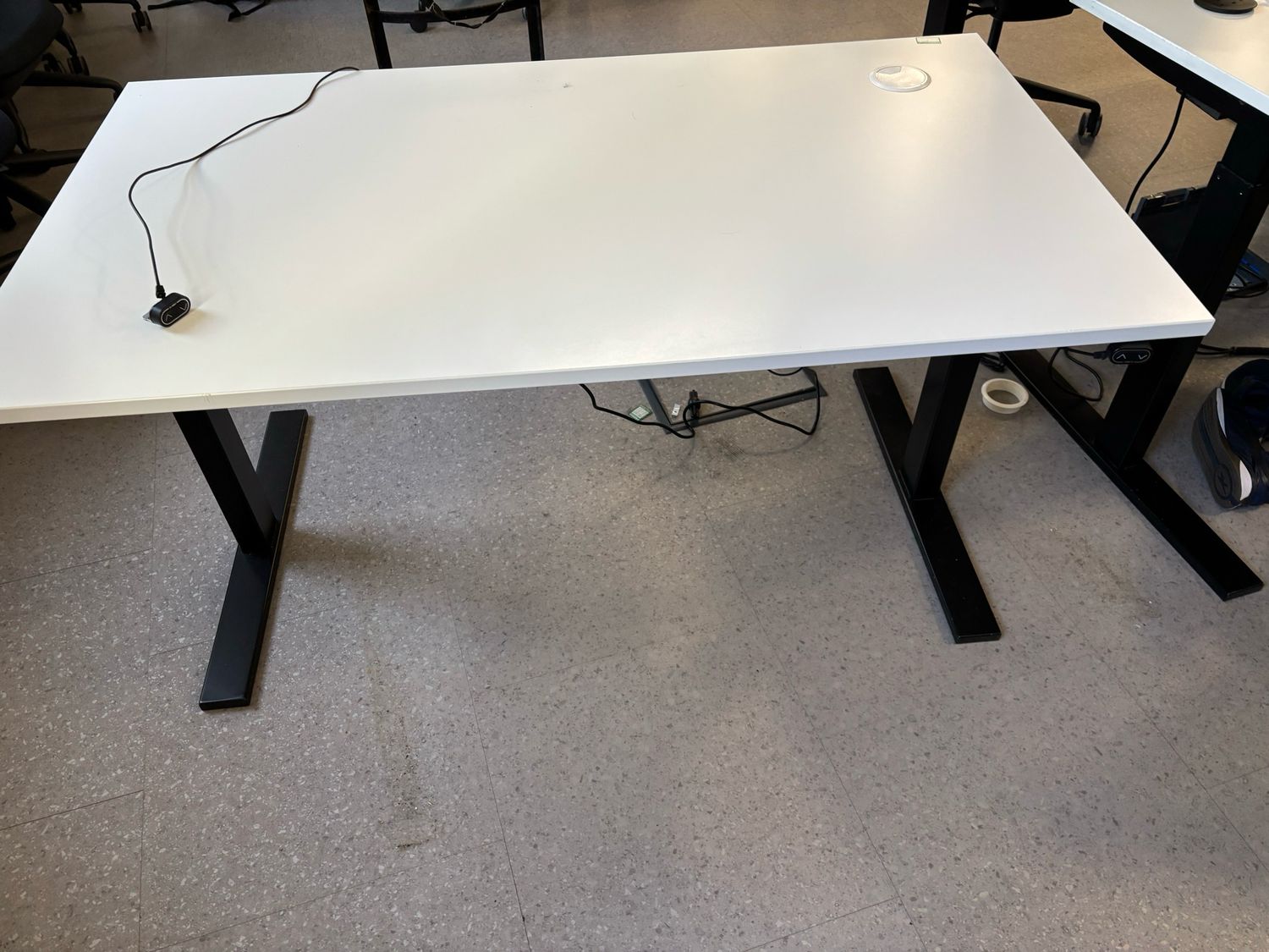 Electric Desk 1.4m X 0.8m Electric Desk 1.4m X 0.8m