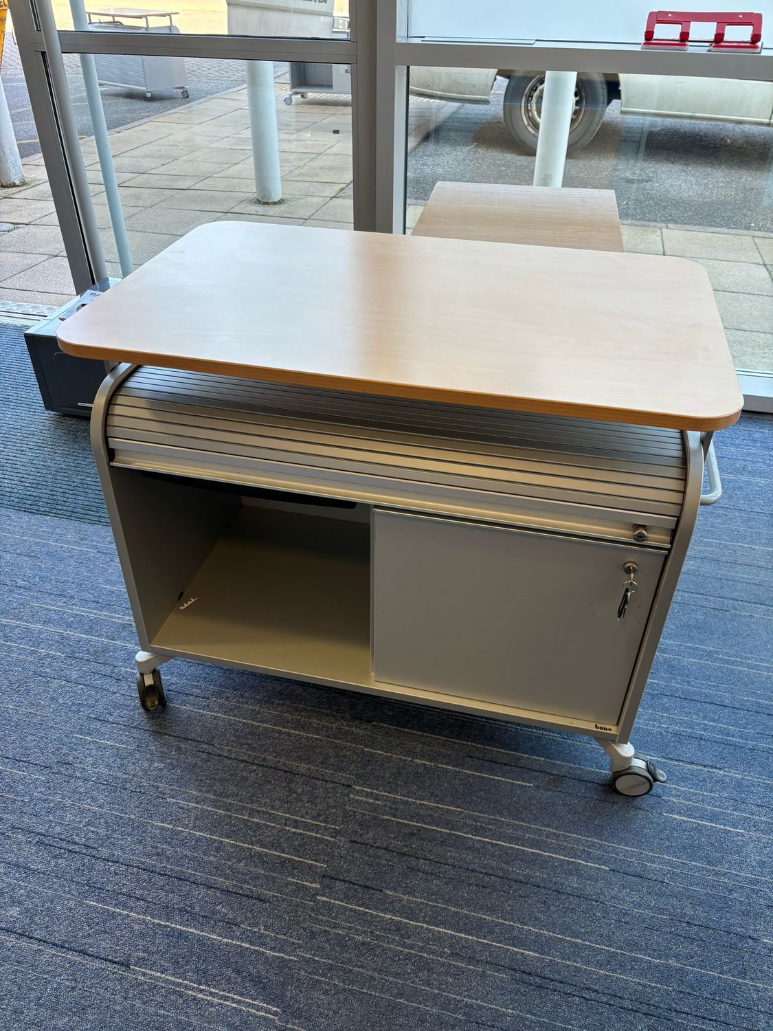 Printer Table On Casters ( No Keys )